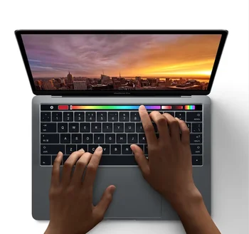O MacBook Pro de 13 polegadas, 20 de novo com a barra de toque para jogos, um bar, design, edição, escritório de negócios, original autêntica